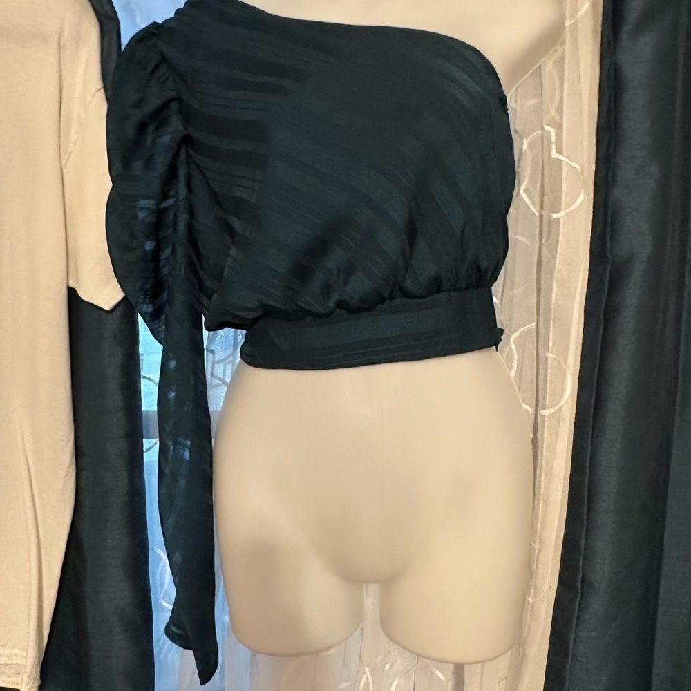 DO+BE green blouse with side zipper